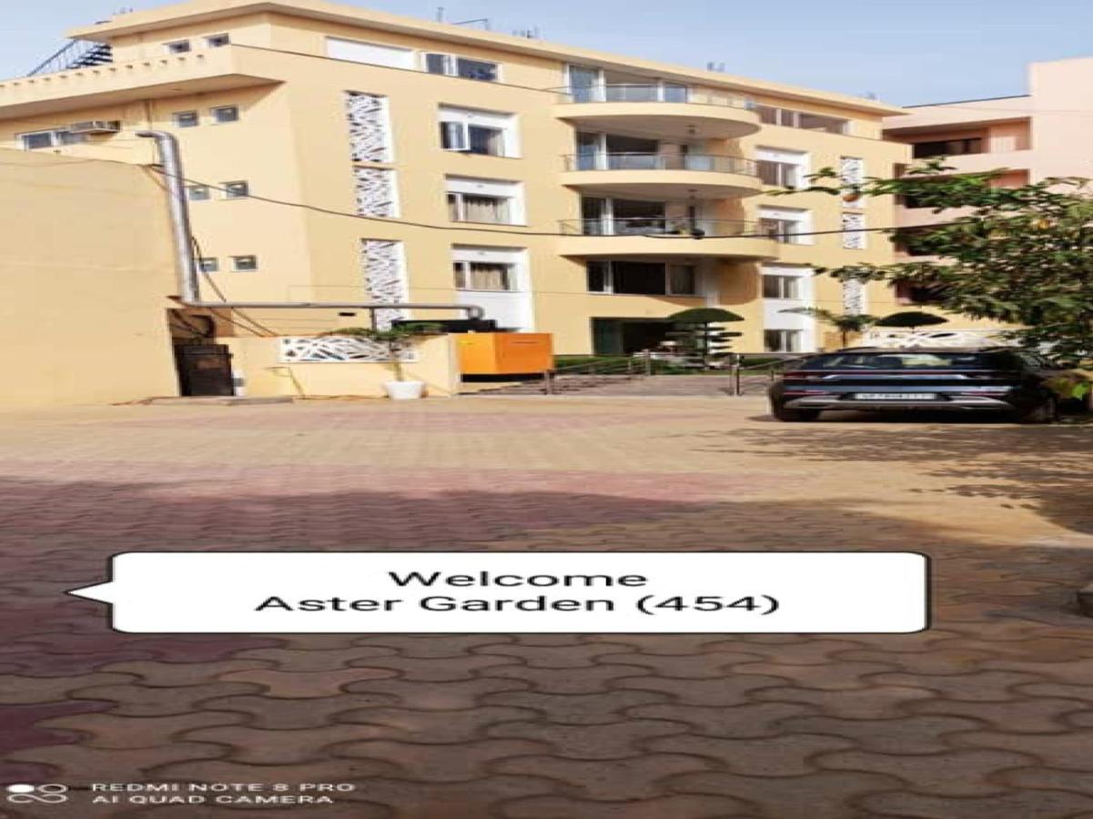 Oyo 74401 Aster Garden Suites Дели Экстерьер фото